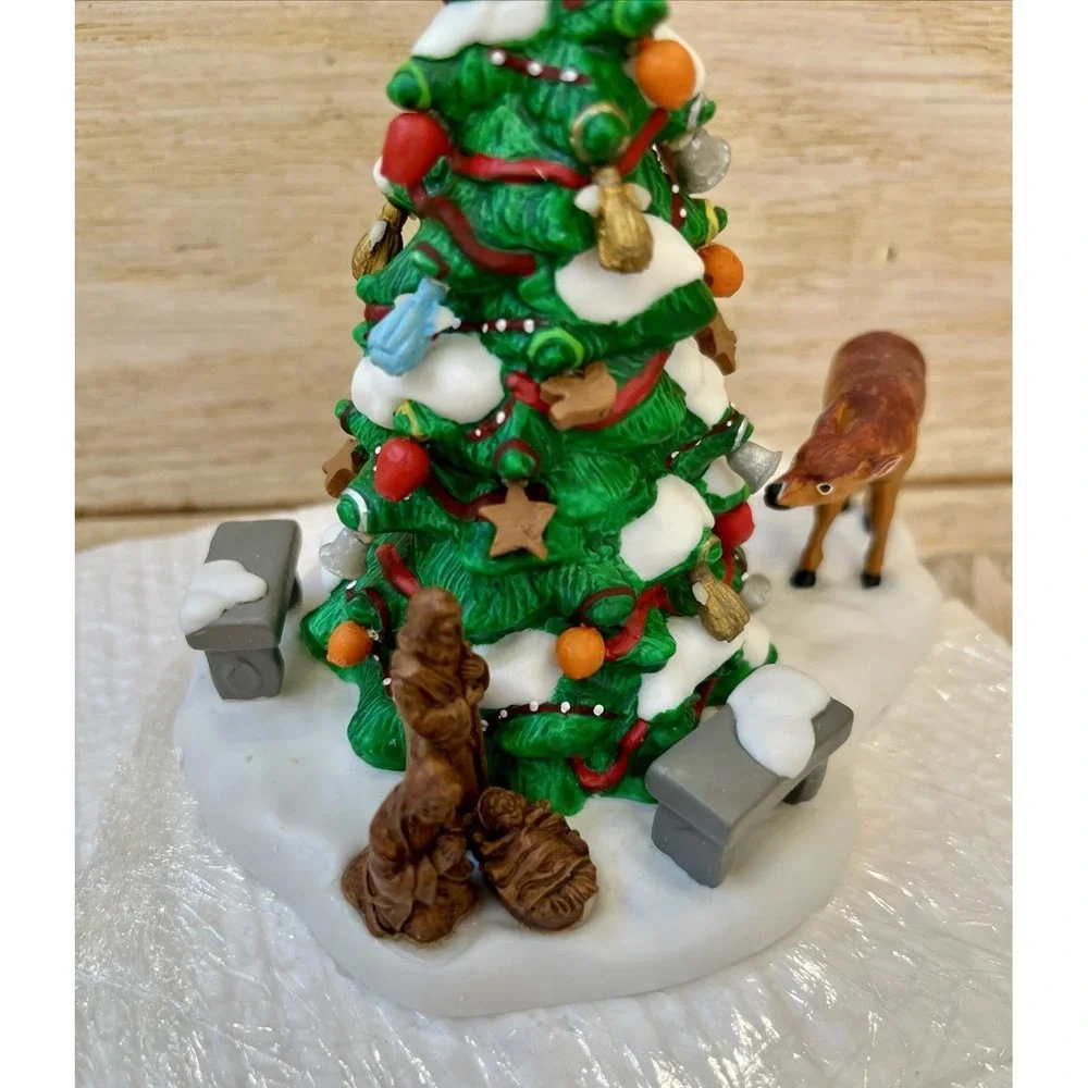 Vtg Dept. 56 New England Village New England Town Tree Nativity #56695 2008
